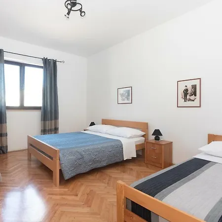 公寓 Lipotica Diklo 扎达尔